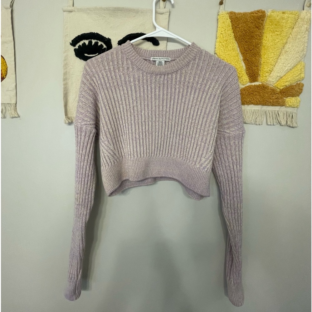 Urban Outfitters cropped sweater. Size Xs, condition is like new.